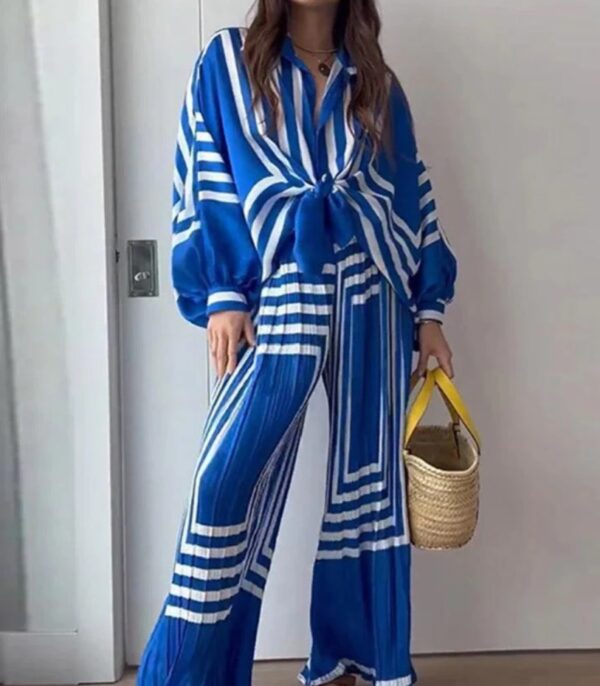 Abstract Blue and White Cord Set